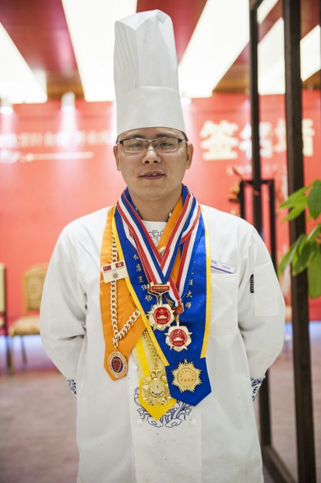 奧食卡長(zhǎng)沙副會(huì)長(zhǎng)林炎東,酒店餐飲人才網(wǎng),湖南餐飲人才,湖南廚房承包,湖南長(zhǎng)沙餐飲管理公司,林福彬,湖南奧食卡林會(huì)長(zhǎng)食品有限公司