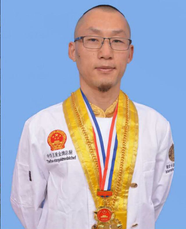 名師 嚴(yán)志剛,酒店餐飲人才網(wǎng),湖南餐飲人才,湖南廚房承包,湖南長(zhǎng)沙餐飲管理公司,林福彬,湖南奧食卡林會(huì)長(zhǎng)食品有限公司